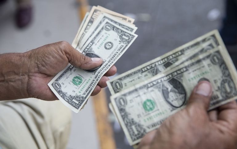 Portada: Dólar cierra este miércoles por debajo de los S/ 3.70