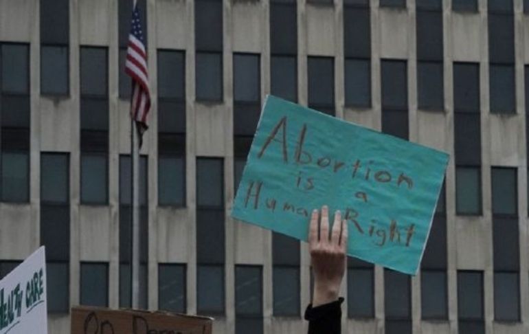 Portada: OMS: restringir el aborto "arrastra a mujeres a procedimientos inseguros"