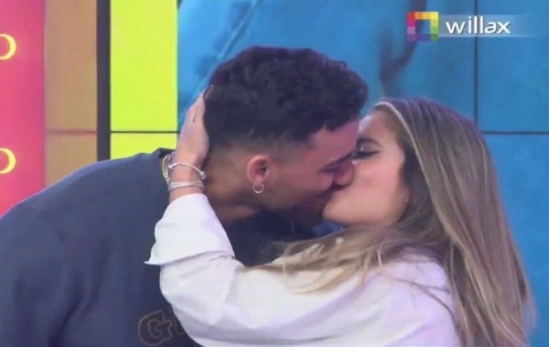 Austin Palao y Flavia Laos se dan apasionado beso en Amor y Fuego