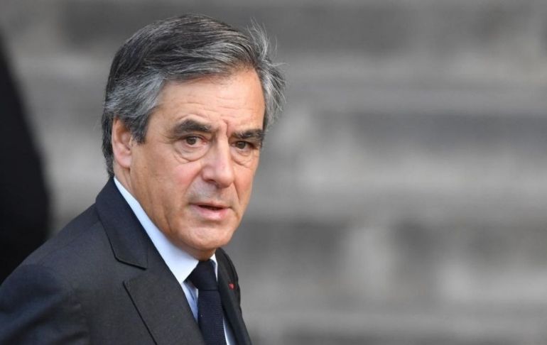 Francia: condenan a 4 años de cárcel a expremier François Fillon