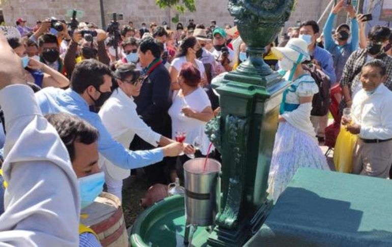 Portada: Moquegua: instalan pileta con más de 200 litros de vino en la Plaza de Armas