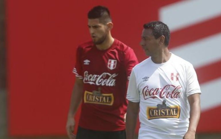 Nolberto Solano aconsejará a Carlos Zambrano para que no cuelgue los chimpunes: "Es un chico muy joven"