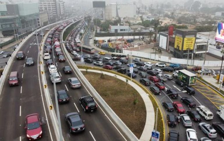 Portada: Óvalo Monitor: se reporta tráfico vehicular tras un día de la inauguración del paso a desnivel