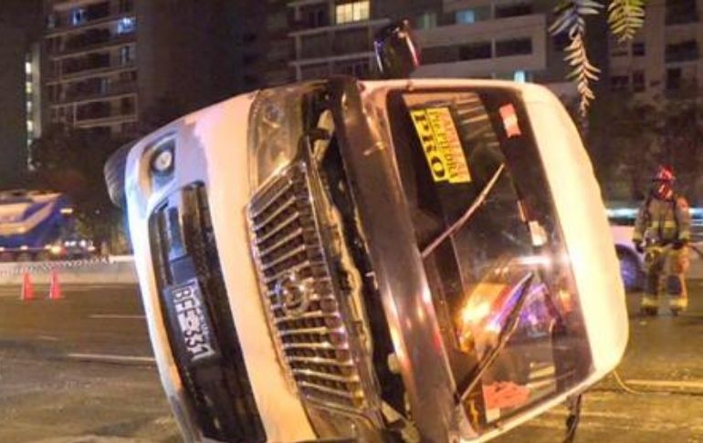 Panamericana Sur: cinco heridos tras volcadura de taxi colectivo