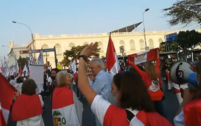 Ciudadanos protestan en contra de la instalación de una asamblea constituyente