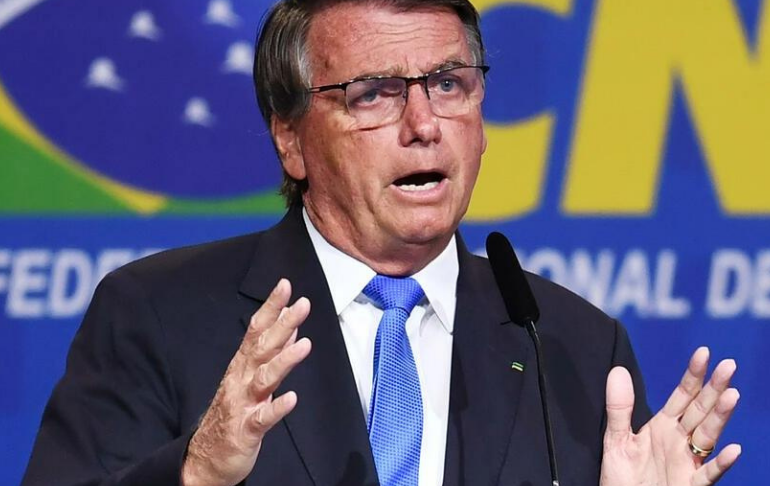 Jair Bolsonaro se queja de que presidentes lo "fustigan todo el tiempo" por la Amazonía