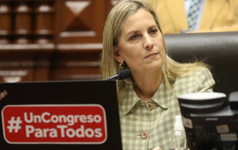 Portada: María del Carmen Alva se compromete a plantear ante portavoces el acceso de periodistas al Congreso