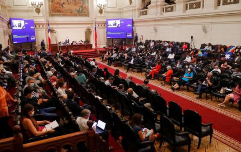 Portada: Chile termina la redacción de su nueva Constitución Política