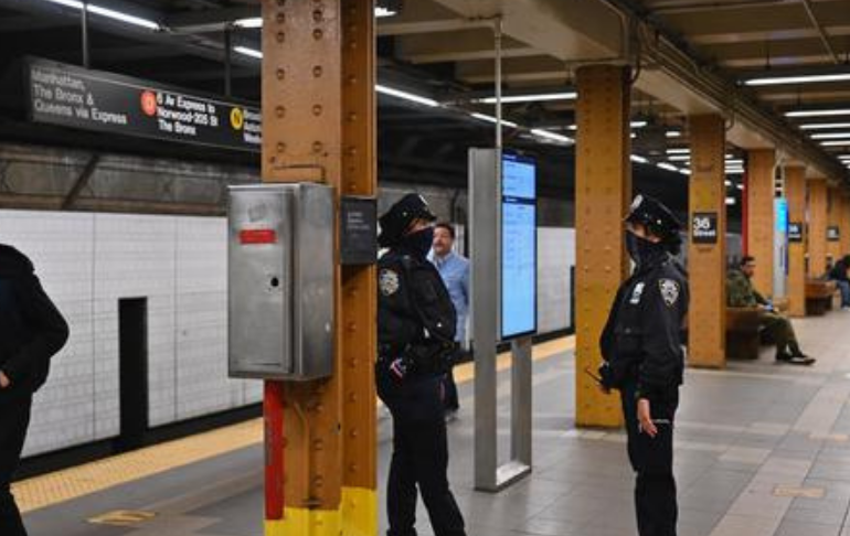 Portada: Nueva York: tiroteo en metro deja un hombre muerto