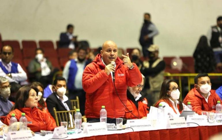 Salas defiende a Boluarte: “Esperemos que no existan estrategias para dejarnos sin vicepresidenta”