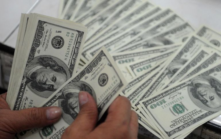 Portada: Dólar cierra este miércoles levemente al alza en S/ 3.729