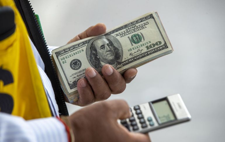 Portada: Dólar cierra este miércoles por debajo de los S/ 3.75