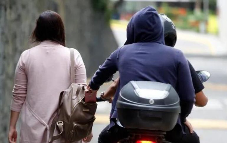 Ecuador prohíbe que motocicletas lleven a dos pasajeros