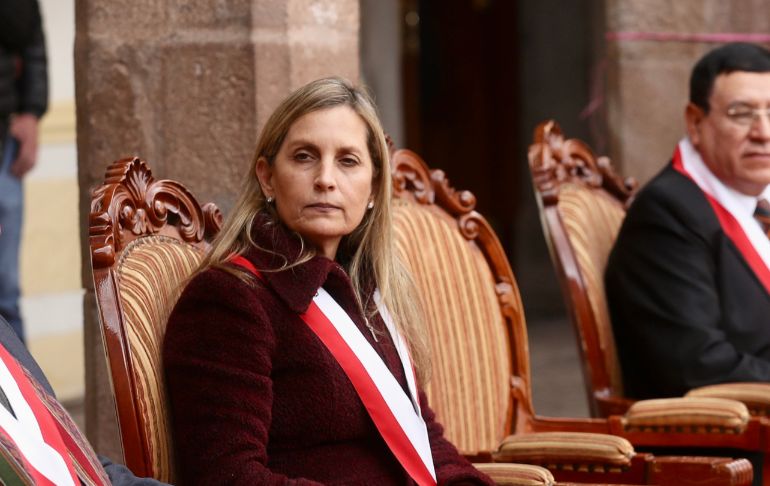 Portada: María del Carmen Alva a Pedro Castillo: "Póngase la mano al pecho y renuncie"