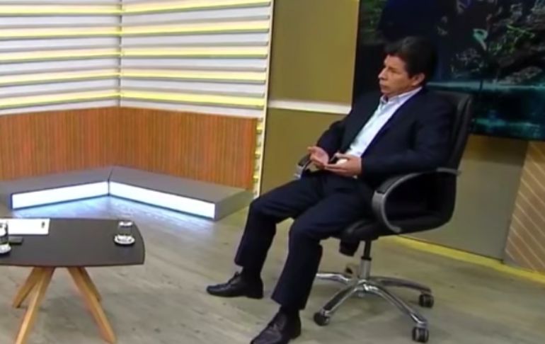 Pedro Castillo evita declarar a la prensa tras "entrevista" en canal del Estado