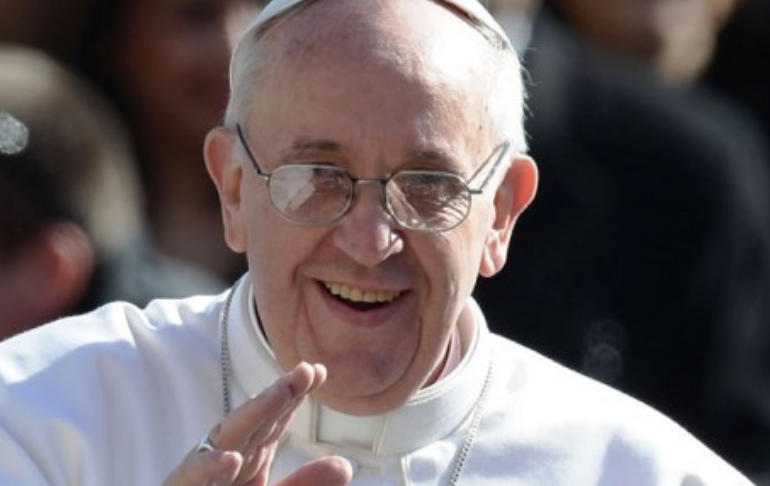 El papa Francisco afirma que mantiene vivo en su corazón "el pensamiento de la población ucraniana"