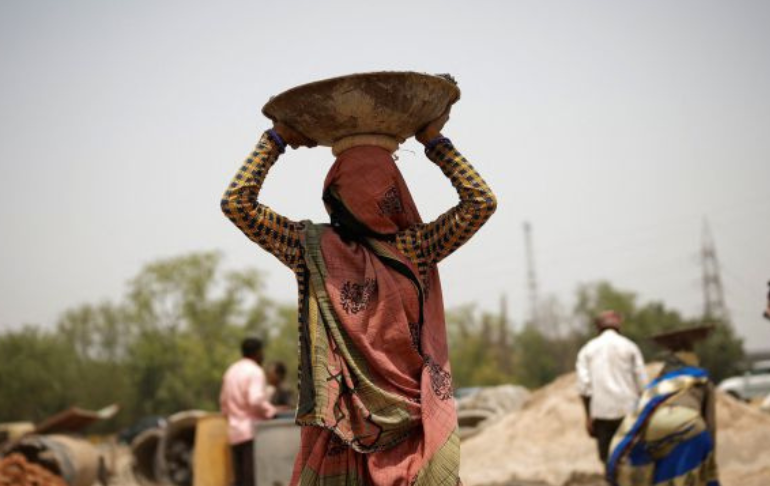 Portada: India: mueren tres personas por altas temperaturas en acto religioso