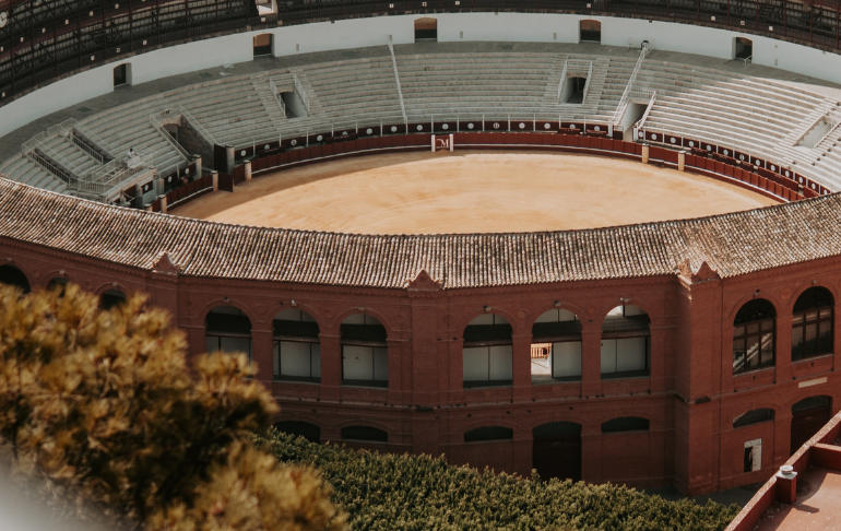 Portada: Colombia: mueren 4 personas por desplome de palco de una plaza de toros