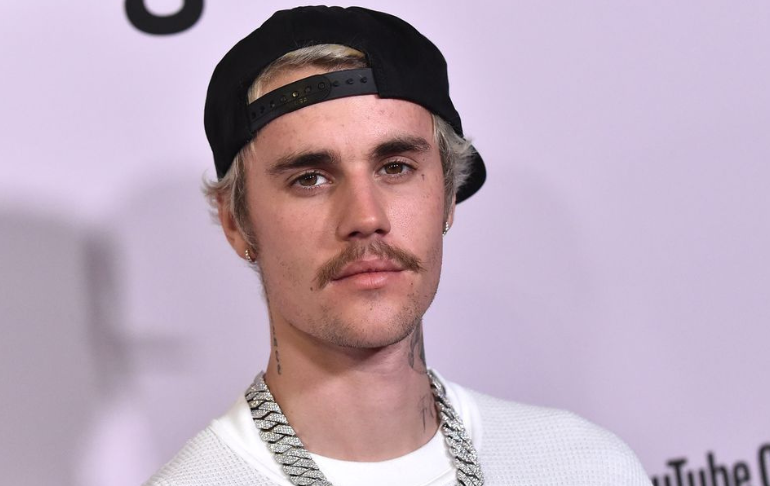 Portada: Justin Bieber tiene la mitad del rostro paralizado: “No puedo sonreír”