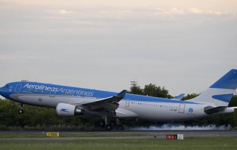 Argentina: avión aterriza de emergencia por falsa alarma de bomba