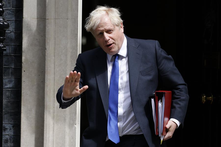 Portada: Boris Johnson se niega a renunciar a pesar del aluvión de dimisiones