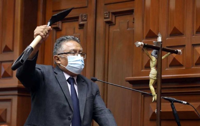Portada: Congresista Carlos Alva renunció a la bancada de Acción Popular