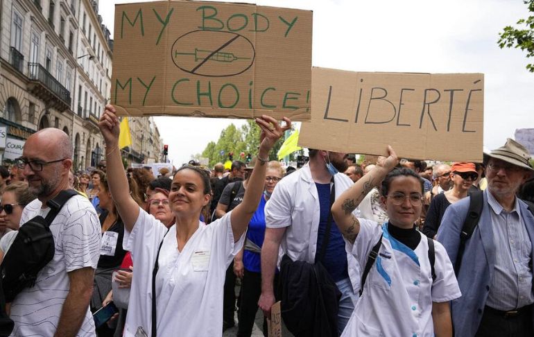 Francia se opone a readmitir médicos no vacunados contra la COVID-19