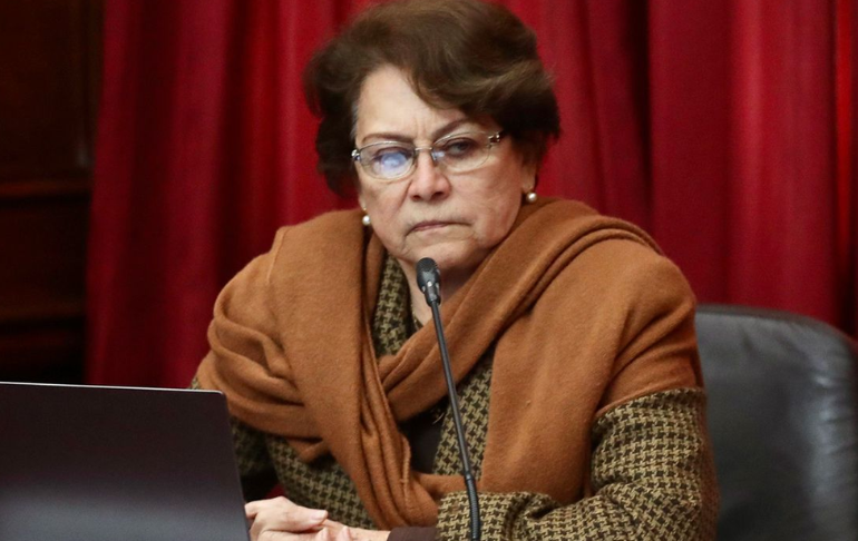 Portada: Rosselli Amuruz: La doctora Gladys Echaíz sería una buena presidenta de la de la Mesa Directiva