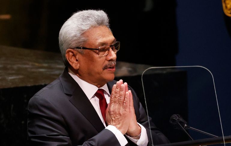 Portada: Presidente de Sri Lanka huye a Singapur, pero no recibe asilo