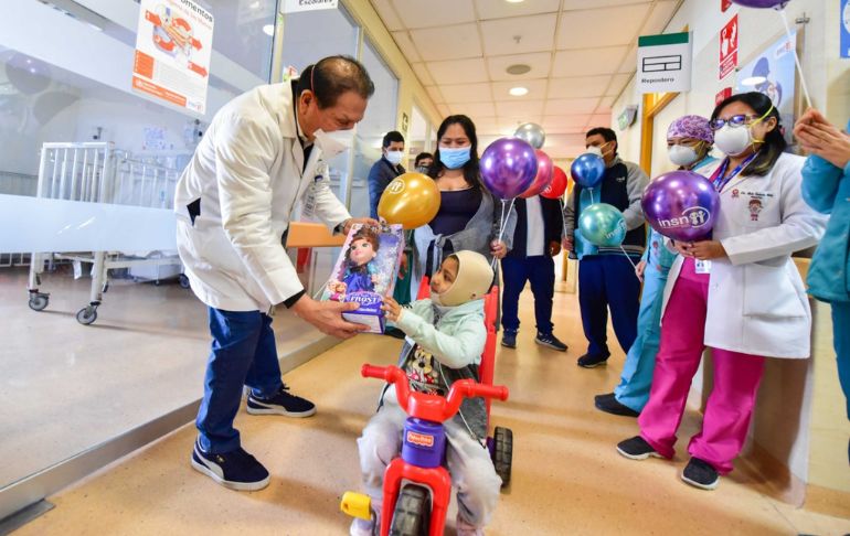 Portada: INSN San Borja: construyen un nuevo cuello a una niña de 5 años tras secuelas de quemaduras