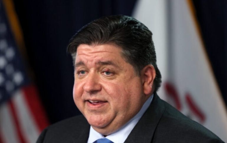 Portada: Gobernador de Illinois pidió que la gente "esté enfadada" por violencia de armas en EEUU