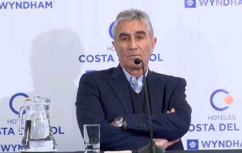 Juan Carlos Oblitas: "Estoy totalmente en desacuerdo con el accionar de la FPF"