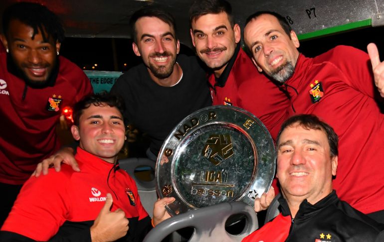 Portada: Liga 1: FBC Melgar reclama el nuevo trofeo del Torneo Apertura