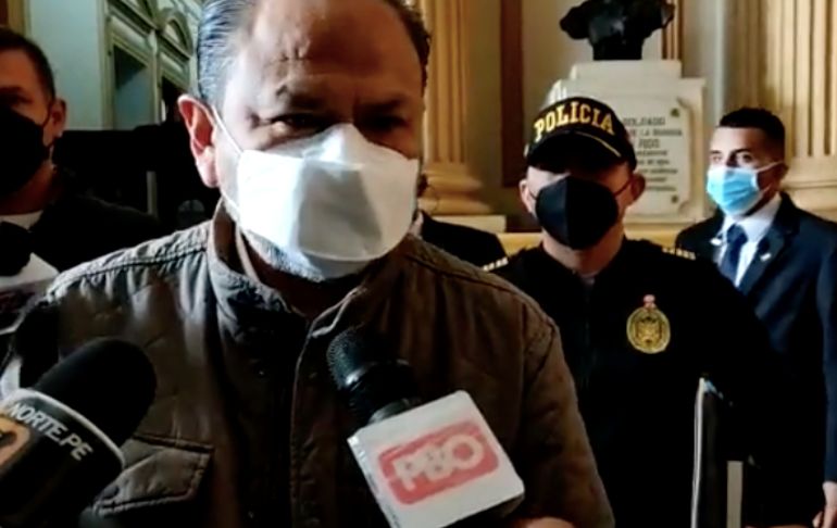 Portada: Mariano González llega inesperadamente al Congreso tras detención y reglaje a Zamir Villaverde