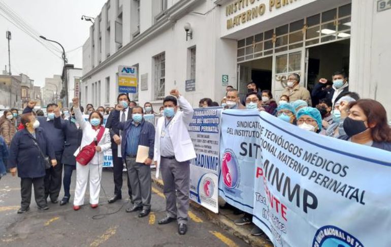 Portada: Maternidad de Lima: trabajadores realizan plantón por falta de ventiladores mecánicos