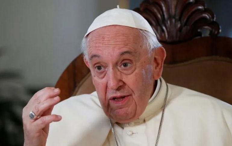 Portada: Papa Francisco dice que tiene una "relación humana" con el exdictador Raúl Castro