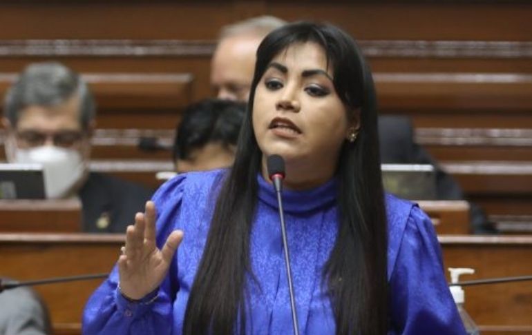 Portada: Vivian Olivos dice que no se arrepiente de haber gritado "fuera Castillo" en el Hemiciclo