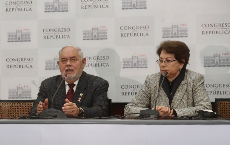 Jorge Montoya descarta que Gladys Echaíz postule a la Mesa Directiva