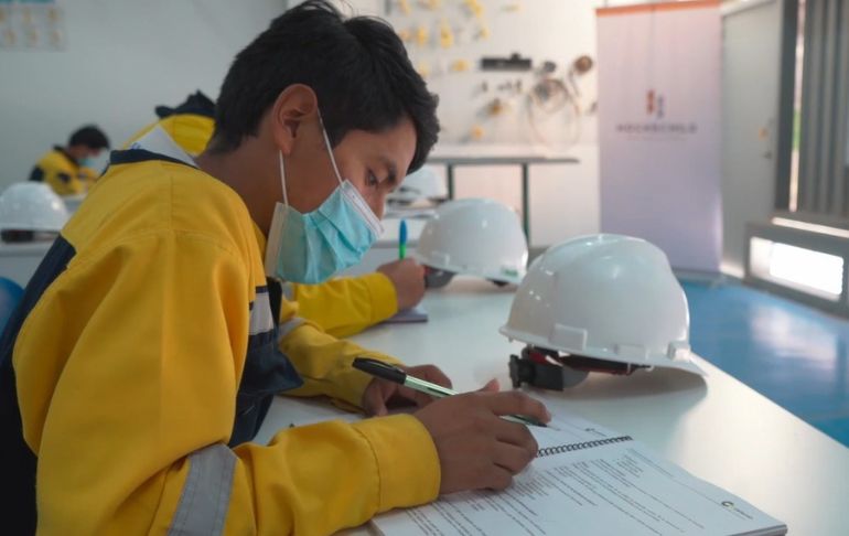 Ayacucho: minera invertirá alrededor de 200 mil dólares en becas