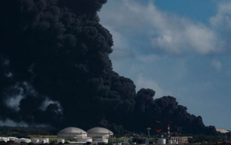 Cuba: 17 personas siguen desaparecidas tras incendio en depósito de combustible