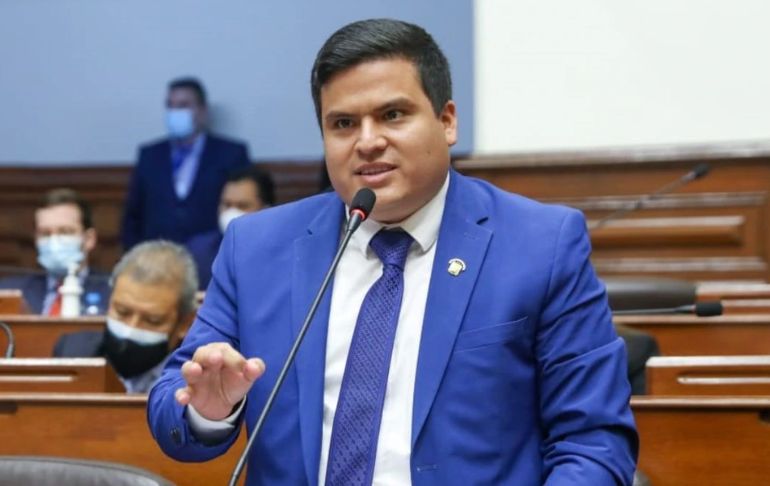 Diego Bazán adelanta que no dará el voto de confianza a eventual Gabinete