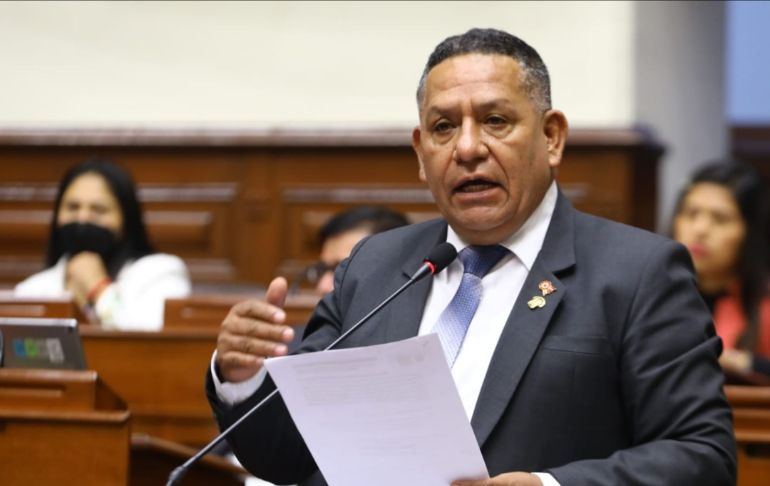 Esdras Medina se suma a la bancada de Somos Perú