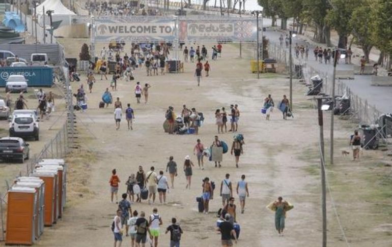 España: fallece una persona tras caída de un escenario en festival