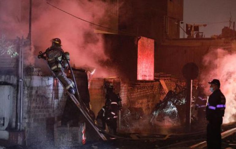 Cercado de Lima: incendio consumió cuatro viviendas en calle Pacasmayo
