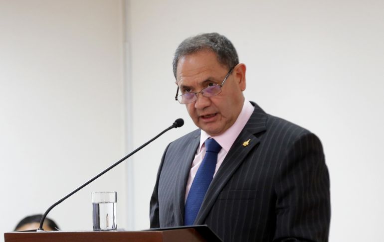 Portada: José Luis Gavidia renunció al cargo de ministro de Defensa