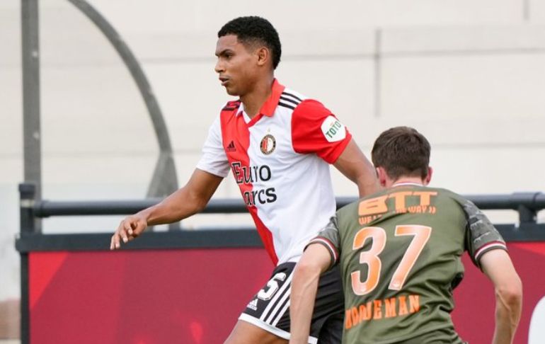 Marcos López disputó sus primeros minutos con Feyenoord en un partido amistoso