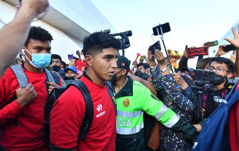 Portada: Melgar llegó a Arequipa y jugadores fueron recibidos por un centenar de hinchas [VIDEO]