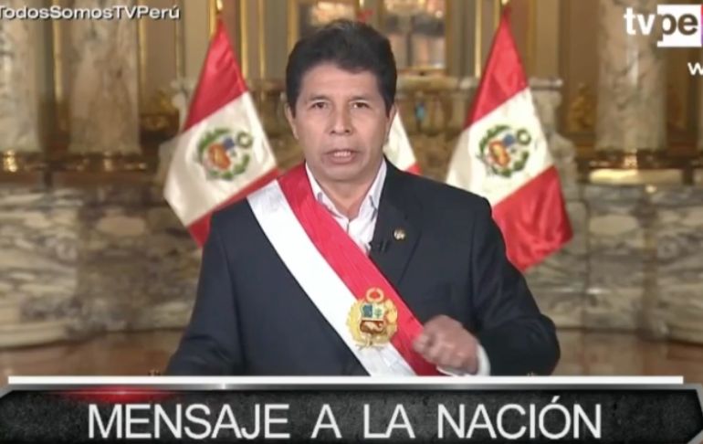 Pedro Castillo acusa "confabulación" del Congreso, la Fiscalía de la Nación y la prensa para "desestabilizar el orden democrático"