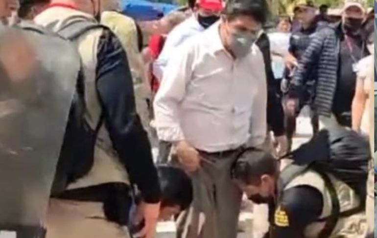 Policía anuncia proceso disciplinario para efectivos que le ataron zapatos a Pedro Castillo