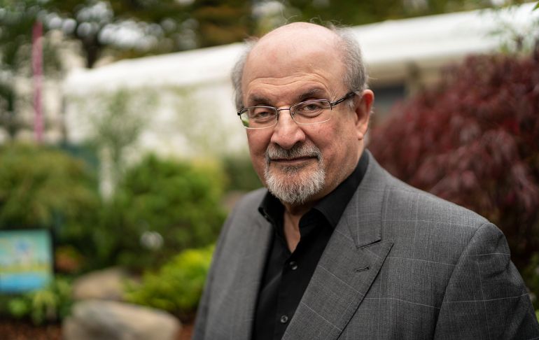 Salman Rushdie: escritor es atacado en un evento en Nueva York